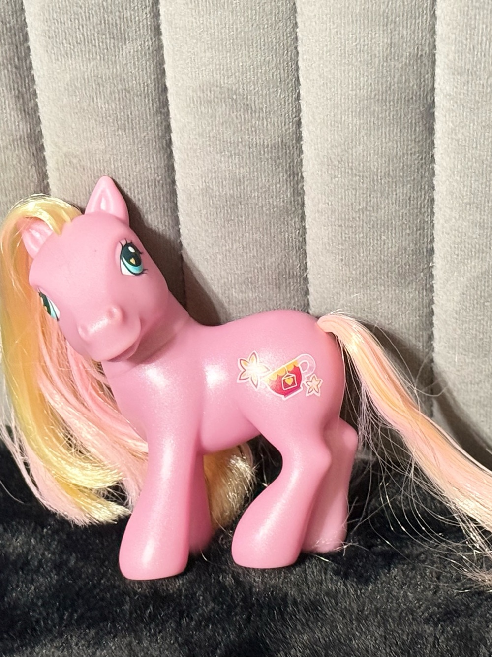 My Little Pony G3 Tea Leaf Pink Pony Figure Teacup Cutie Mark Hasbro 2002